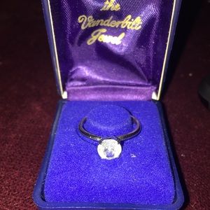 Solitaire costume ring